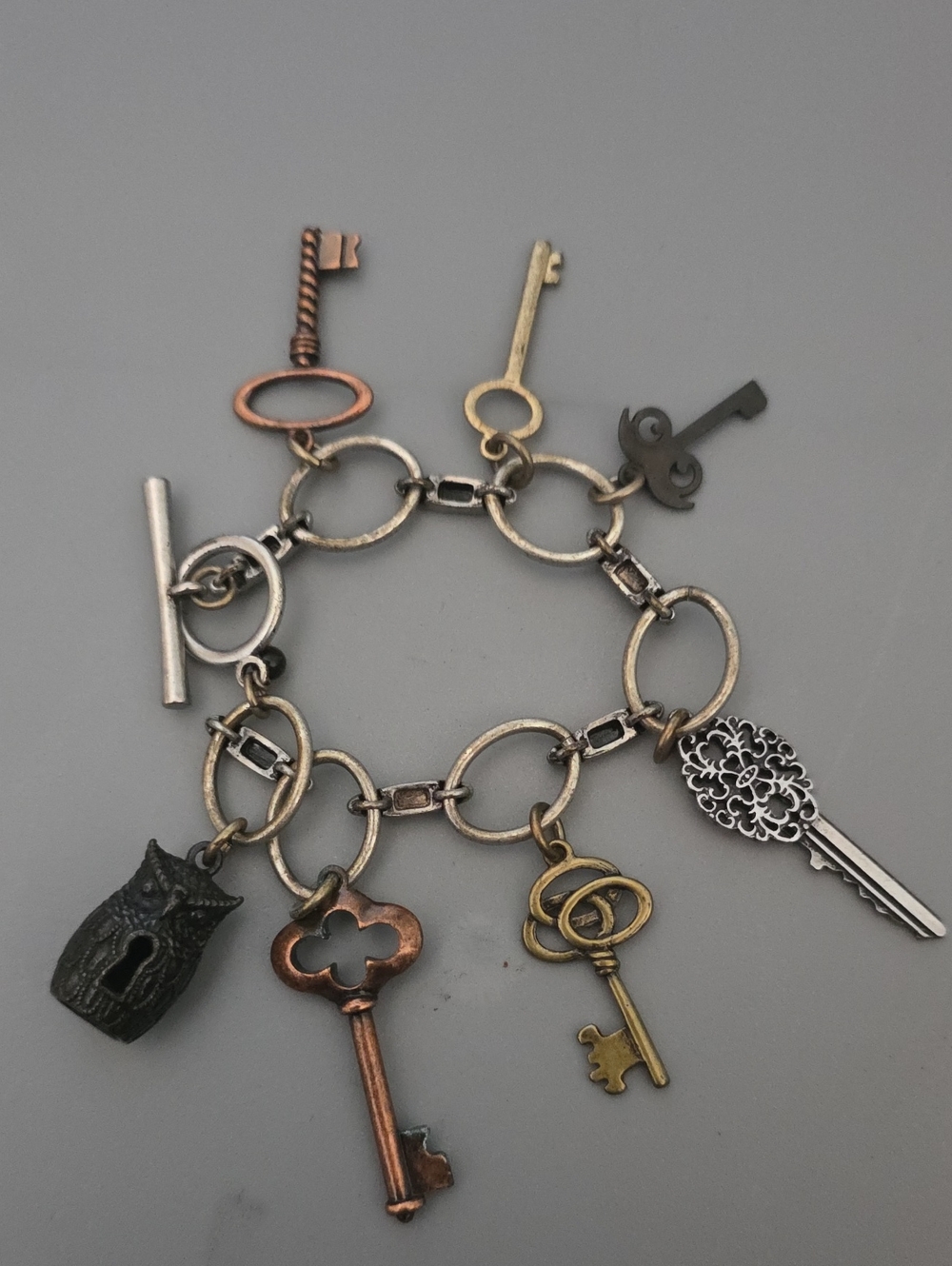 Vintage Multi-Key Charm Bracelet in Mixed Metal Tones